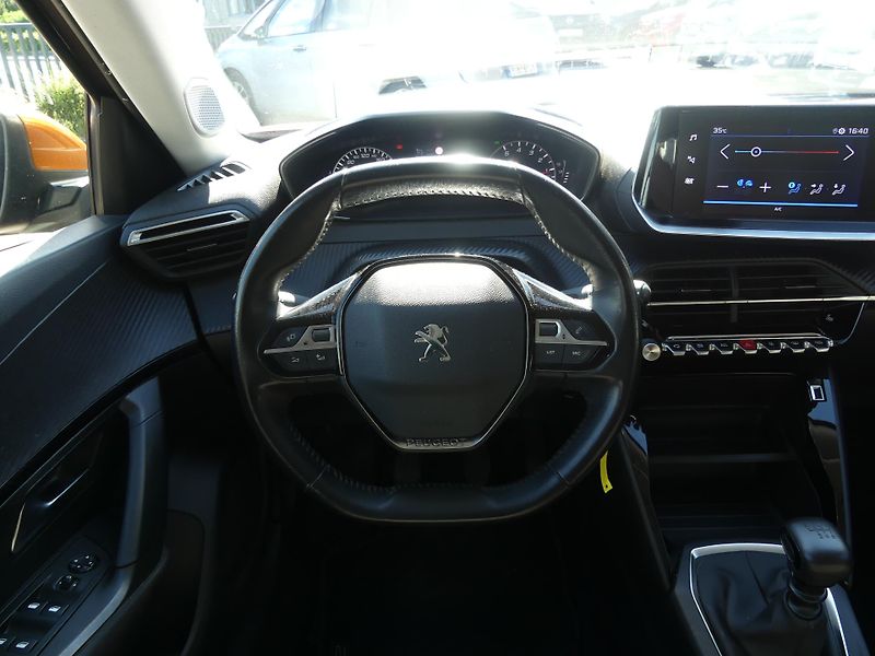Peugeot 2008 (2020) 1,2 PureTech MAN6 - fotka 13 z 22