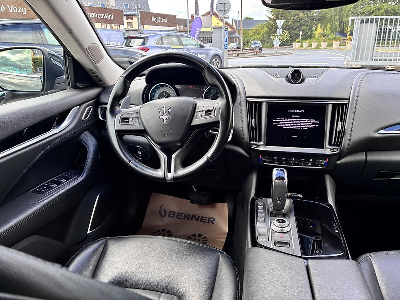 Maserati Levante 2.0l 243kW GT Hybrid 4x4       - fotka 17 z 41