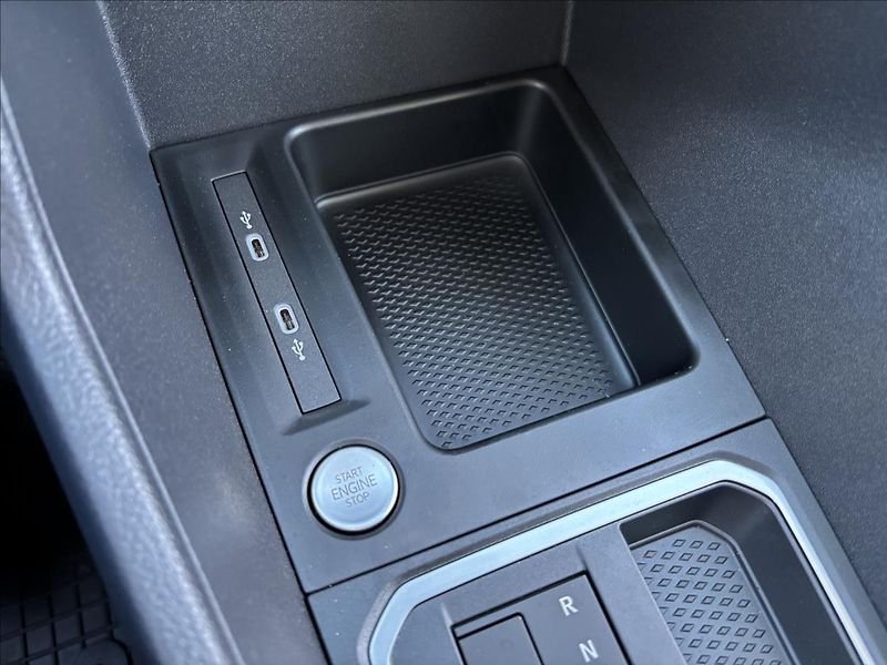 Ford Tourneo Connect 2,0 EcoBlue 90kW Titanium L2 - fotka 41 z 50