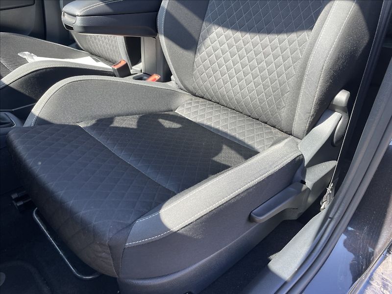 Škoda Rapid 1,2 TSi 66kw Style Radar Klima - fotka 25 z 37