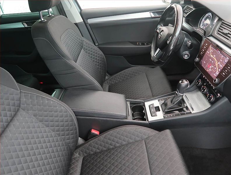 Škoda Superb (2020) 1.6 TDI, Automat, Navi - fotka 9 z 19