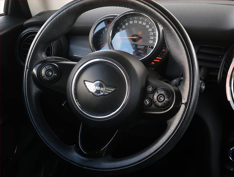 Mini Ostatní (2017) Cooper, Automat, Navi - fotka 21 z 21