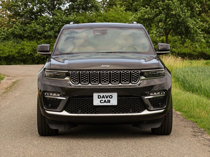 Jeep Grand Cherokee 2,0 4xe Summit Plug-In CZ DPH - fotka 2 z 90