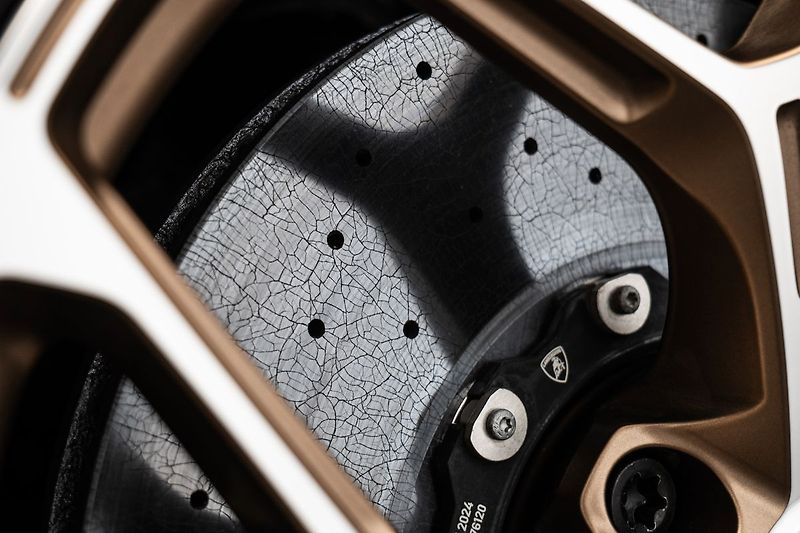 Lamborghini Revuelto - fotka 20 z 22