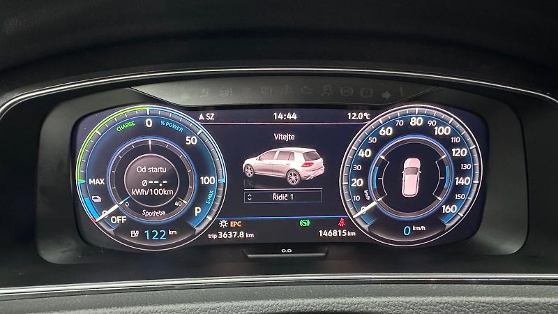 Volkswagen e-Golf (2018) 100KW - fotka 17 z 24