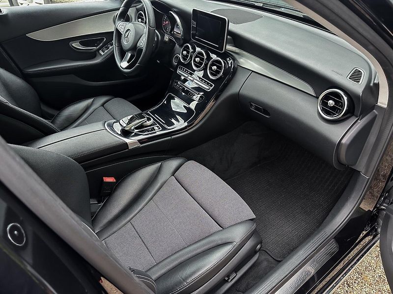 Mercedes-Benz Třídy C 200d AVNTGARDE - fotka 15 z 24