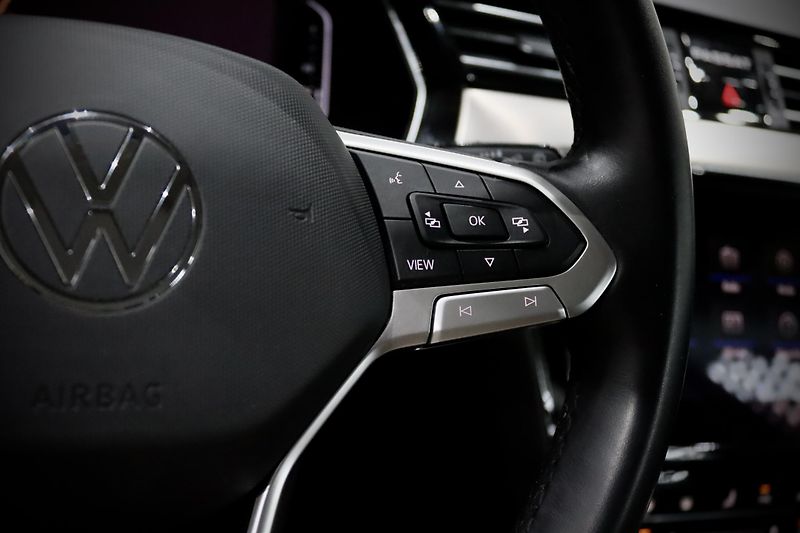 Volkswagen Passat 2.0 TSI 140 kW DSG Elegance - fotka 27 z 47