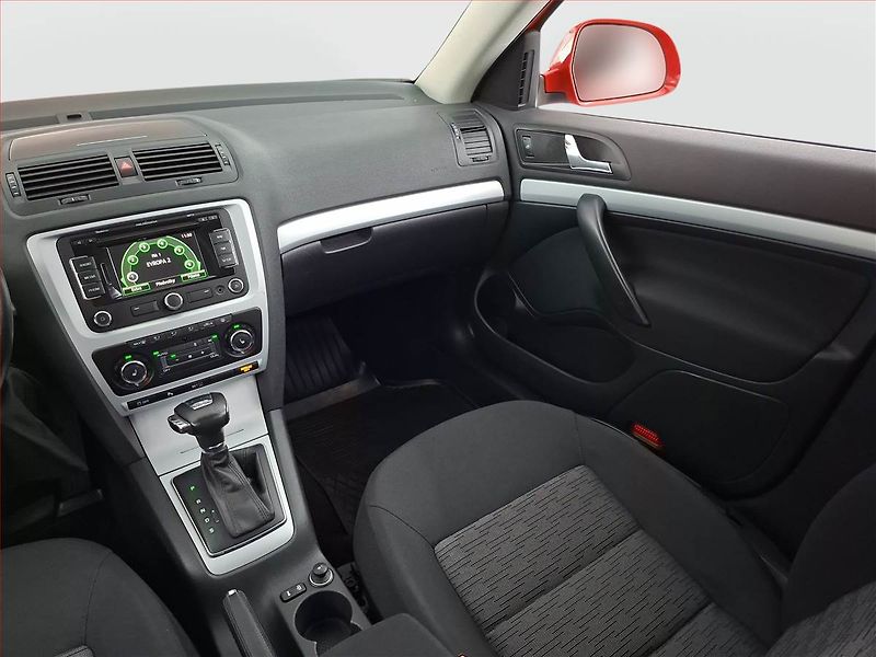Škoda Octavia (2011) 2.0 TDI, Automat, Navi - fotka 8 z 18