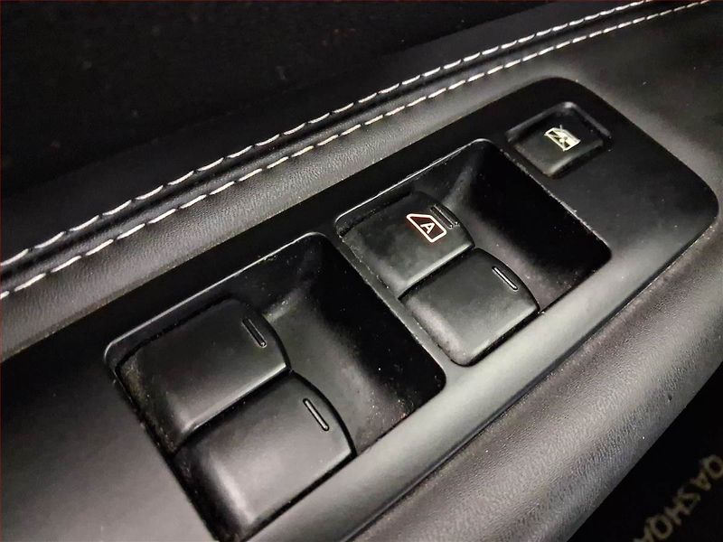 Nissan Qashqai (2013) 1.6, Tempomat, Park. senzory - fotka 15 z 15