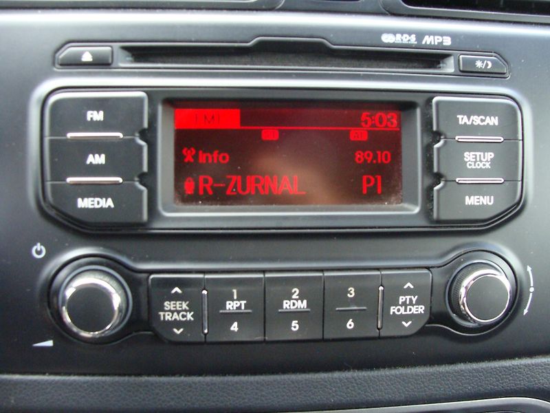 Kia Rio 1.4i, 80 kW, klimatizace - fotka 15 z 23