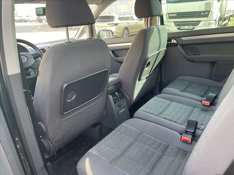 Volkswagen Touran 1,4TSI 103kW*jen 96.tis.km*Roz - fotka 31 z 40