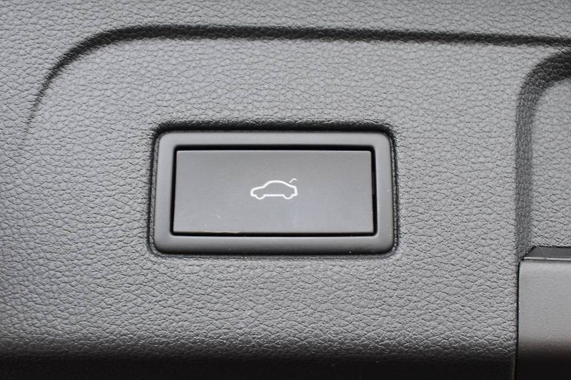 Volkswagen Touran (2023) 2.0TDI 110kW Panorama,DSG - fotka 15 z 24