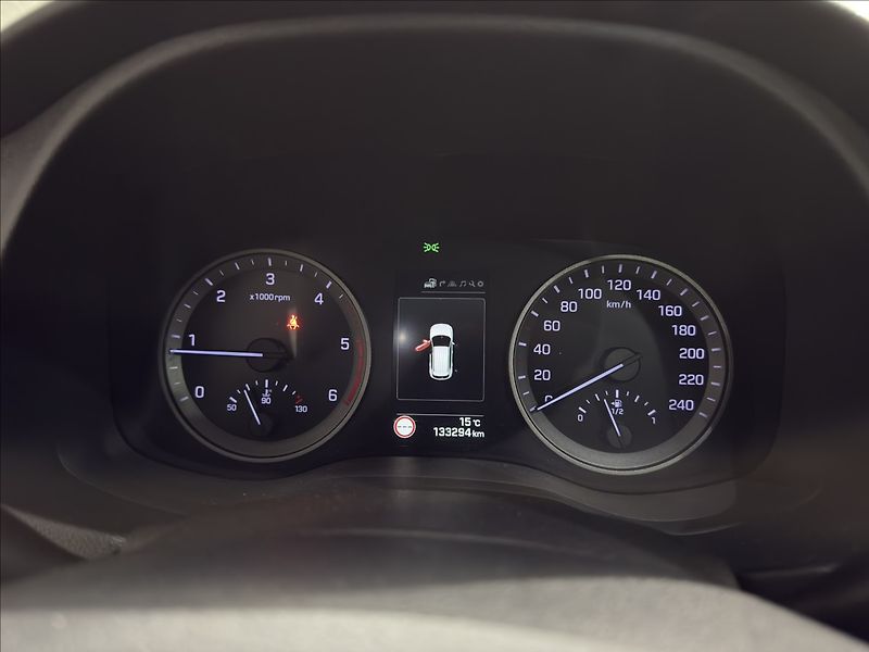 Hyundai Tucson 2,0   CRDI 4X4 STYLE PANO - fotka 13 z 40