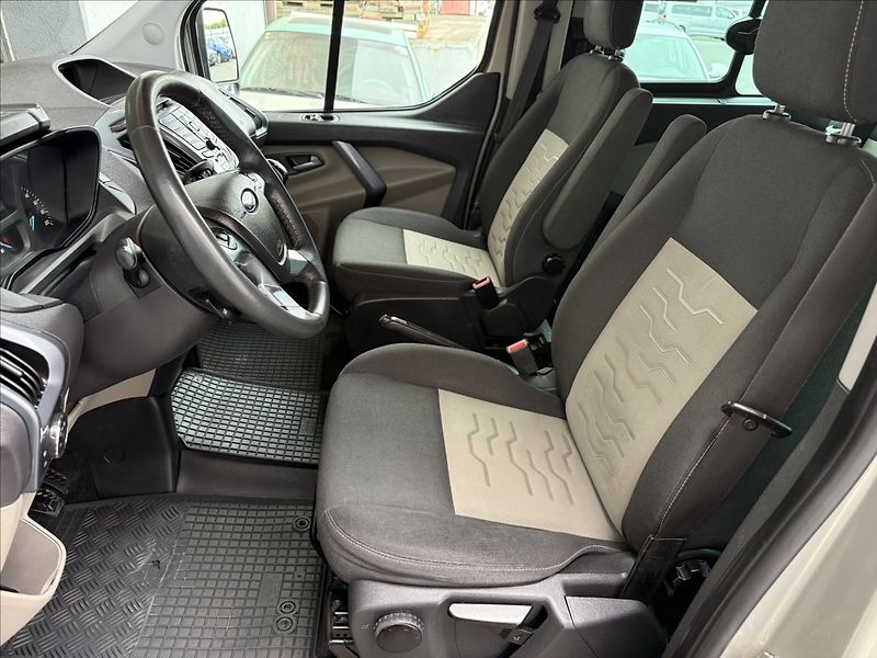 Ford Tourneo Custom 2,2 Titanium,92kW,po servisu - fotka 11 z 31