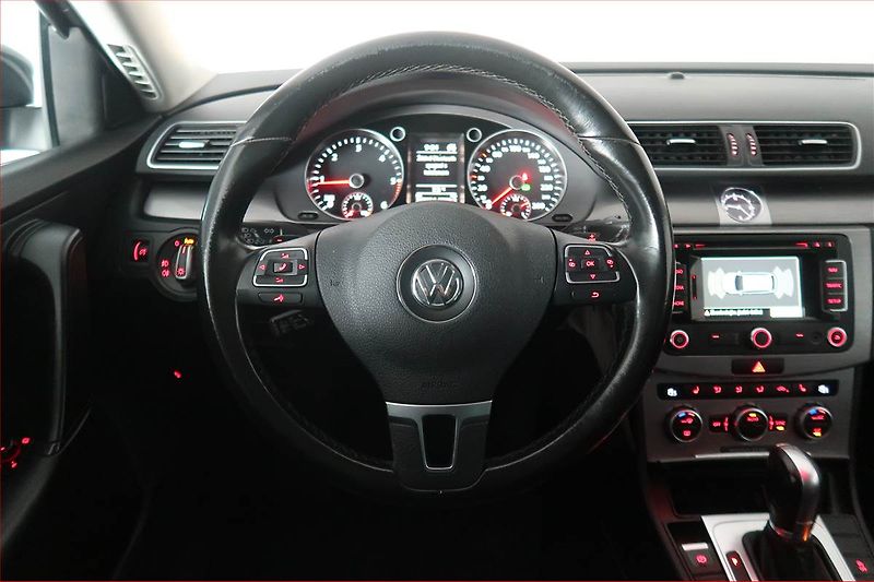 Volkswagen Passat (2014) 2.0 TDI, Automat, Navi, Xenony - fotka 18 z 20