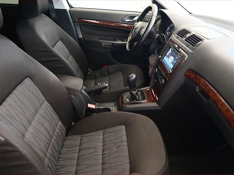 Škoda Octavia (2012) 2.0 TDI, Tempomat - fotka 9 z 15