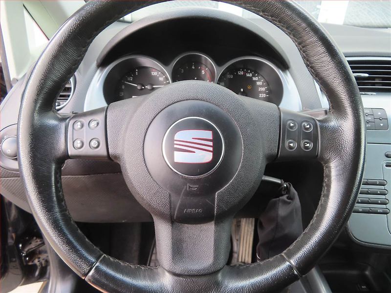 Seat Altea (2007) 1.9 TDI, po STK, dobrý stav - fotka 14 z 17