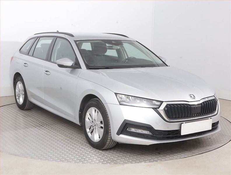 Škoda Octavia (2023) Ambition 2.0 TDI, ČR,1.maj - fotografie inzerátu