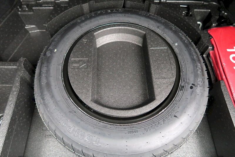 Toyota C-HR (2023) Comfort Business 1,8  Hybrid e - fotka 31 z 31