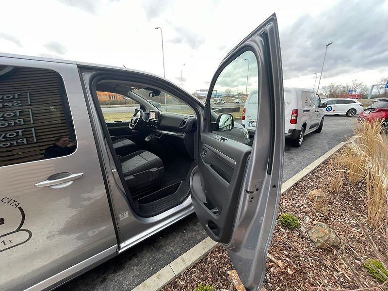 Toyota ProAce Verso EV L2 136HP 75 KWh Family 8S - fotka 26 z 28