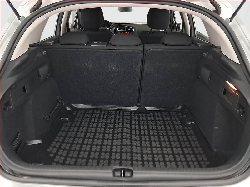 Citroën C4 (2014) 1.6 HDi, Serv.kniha, Tempomat - fotka 14 z 16