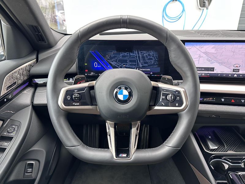 BMW Řada 5 520d xDrive M-Sport PRO - fotka 10 z 37