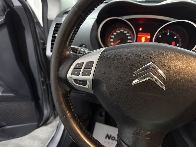 Citroën C-Crosser 2,2   HDI AWD EXCLUSIVE XENON - fotka 10 z 38