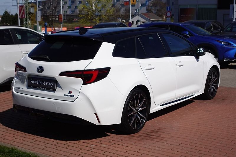 Toyota Corolla 2,0HSD GR-Sport Dynamic - fotka 4 z 32