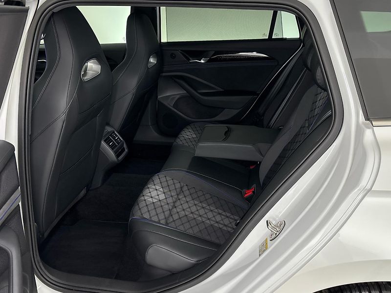 Volkswagen Passat R-Line - fotka 8 z 31