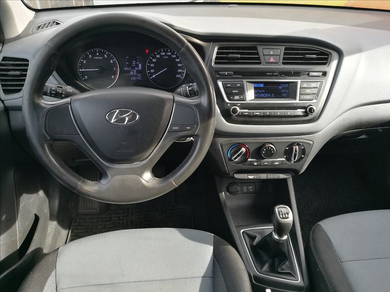 Hyundai i20 1,3 i servis.knížka - fotka 5 z 20