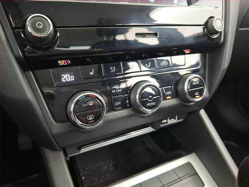 Škoda Octavia (2018) 1.6 TDI, Tempomat - fotka 14 z 18