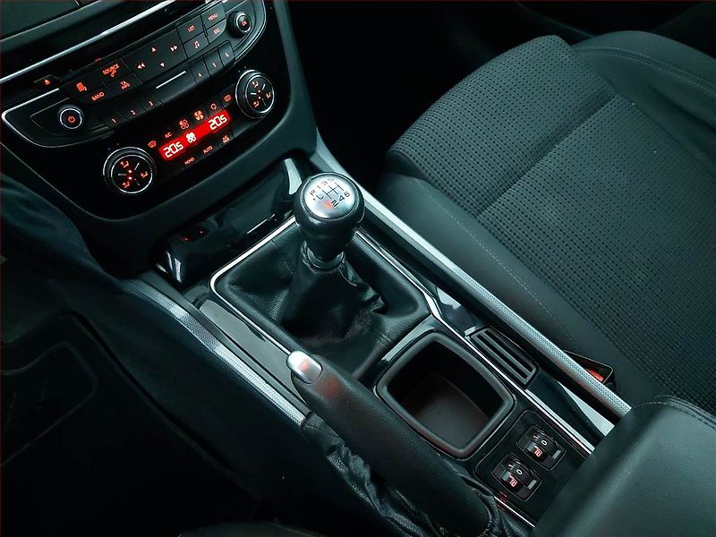 Peugeot 508 (2011) 2.0 HDi, Xenony, Tempomat - fotka 13 z 18