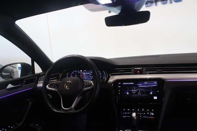 Volkswagen Passat (2021) 2.0TDI DSG Info display Matrix - fotka 36 z 43