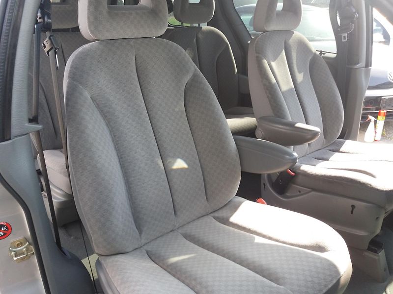 Chrysler Grand Voyager 2.8 CRD,110kW,AUTOMAT,7.MÍST!! - fotka 16 z 23