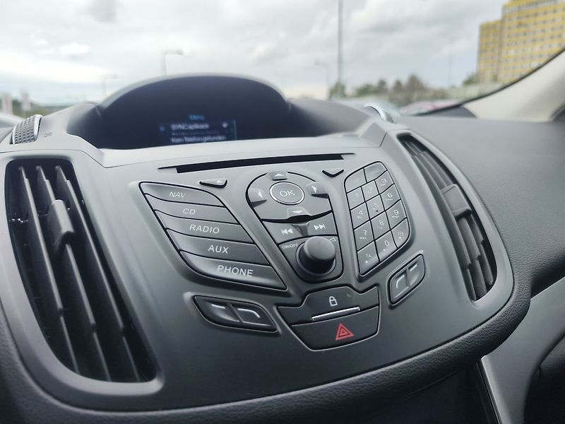 Ford Kuga 1.5 EB/110kW Sync Edition - fotka 17 z 28