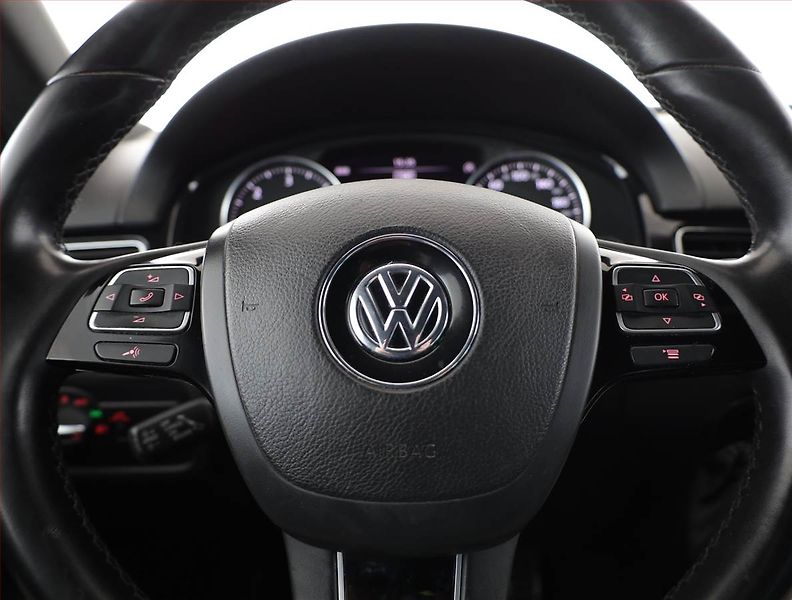 Volkswagen Touareg (2012) 3.0 TDI, 4X4, Automat - fotka 8 z 21