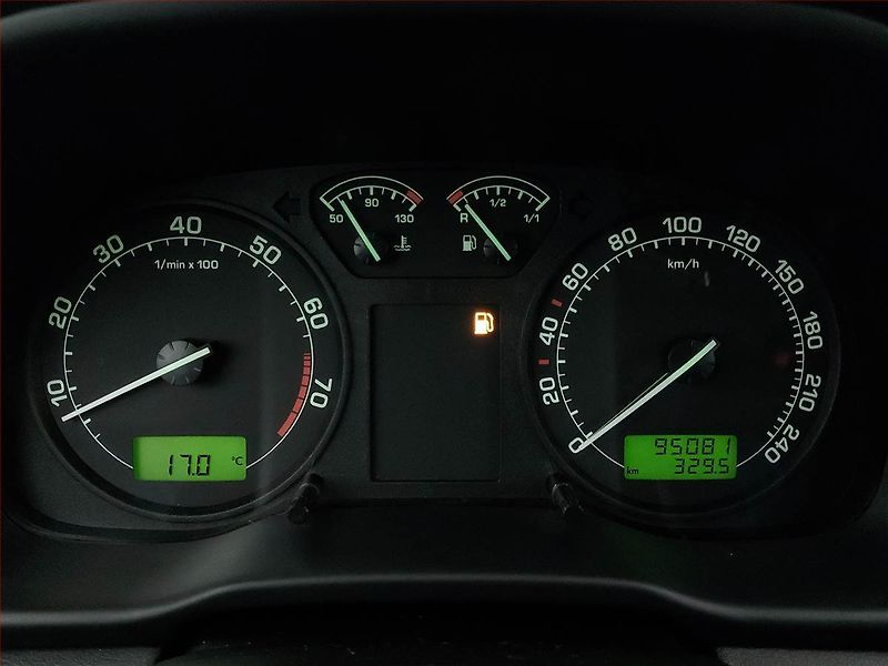 Škoda Octavia (2011) 1.6 - fotka 11 z 15