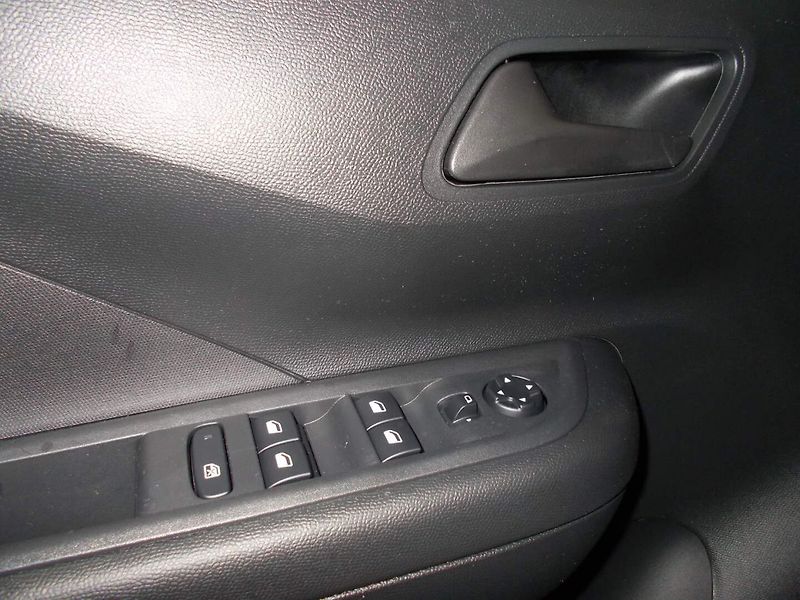 Opel Frontera (2026) Edition Hybrid 1.2 TURBO (81kW - fotka 14 z 22