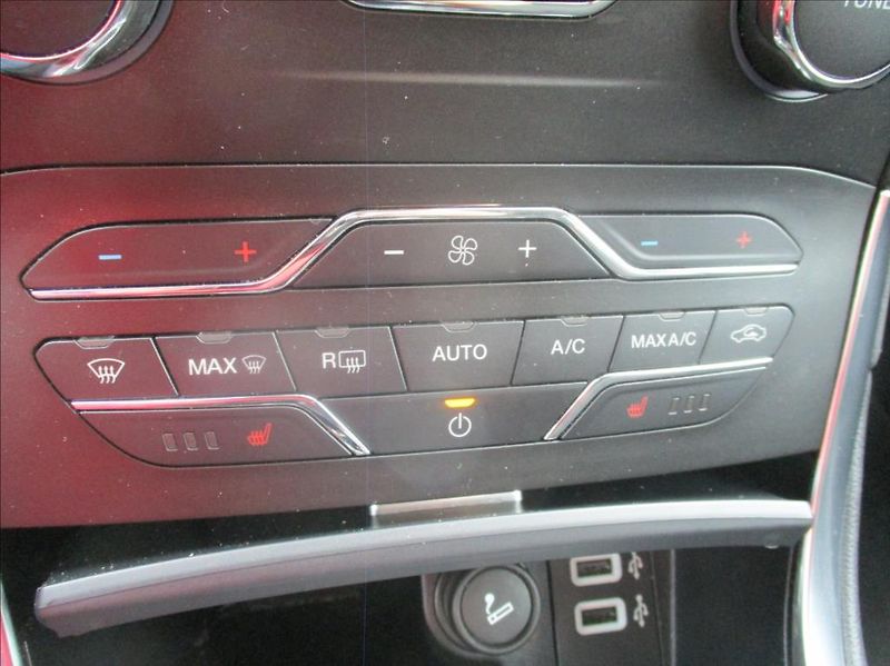 Ford S-MAX 2,0 TDCi, Titanium,servis,DPH, - fotka 24 z 38