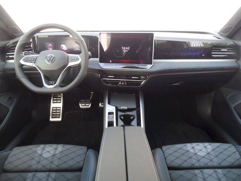 Volkswagen Passat (2026) Variant R-Line 2,0 TDI 110kW D - fotka 5 z 30