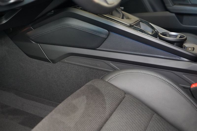 Porsche 911 GT3 Touring,Chrono, Lift, Bose - fotka 25 z 50