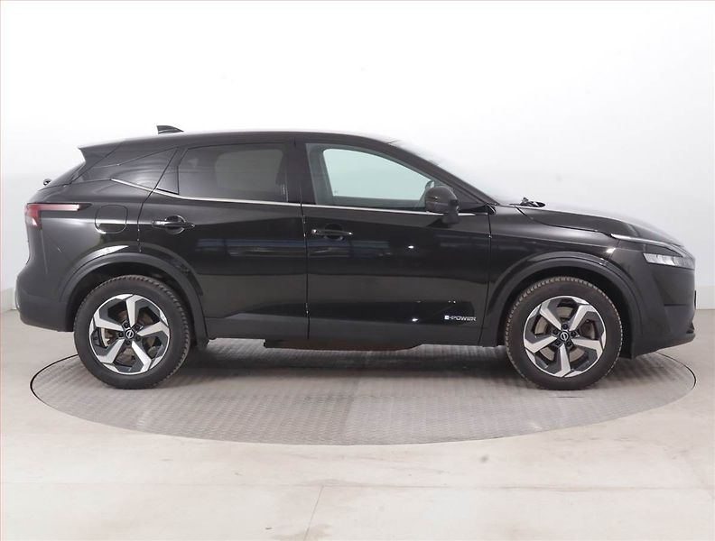 Nissan Qashqai (2023) N-Connecta 1.5 e-Power - fotka 6 z 19