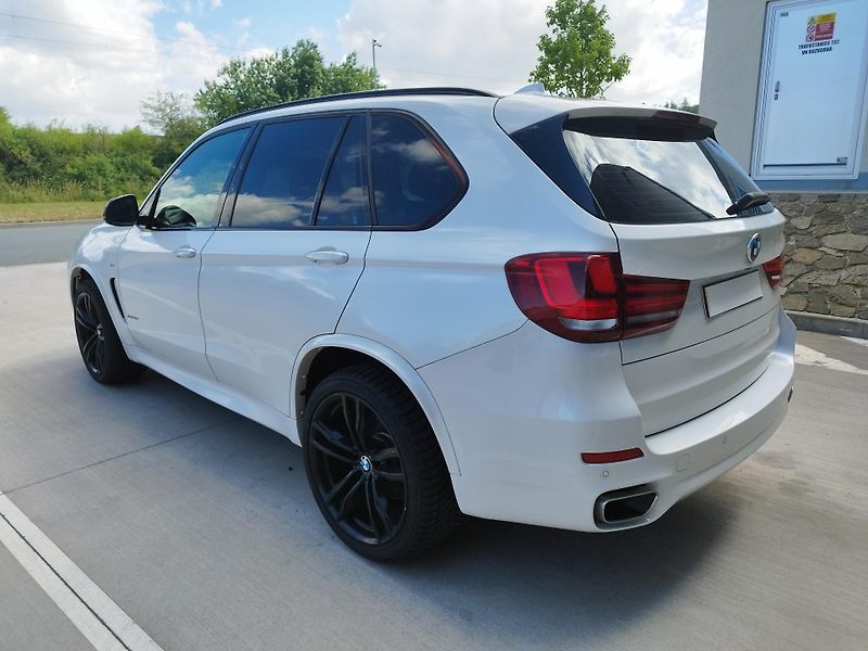 BMW X5 (2015) 4.0D,M-PACKETvolat 608 081 843 - fotka 6 z 20