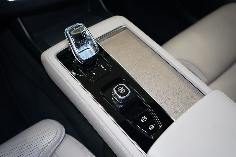 Volvo XC90 T8 PLUS Dark, Vzduch, 360° - fotka 39 z 49
