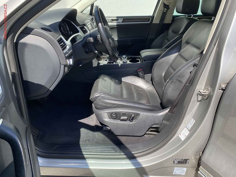 Volkswagen Touareg (2015) 3.0 TDi V6 4x4, Highline - fotka 9 z 20