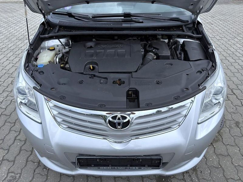 Toyota Avensis 1.8i 108 kW navi. serviska - fotka 12 z 17