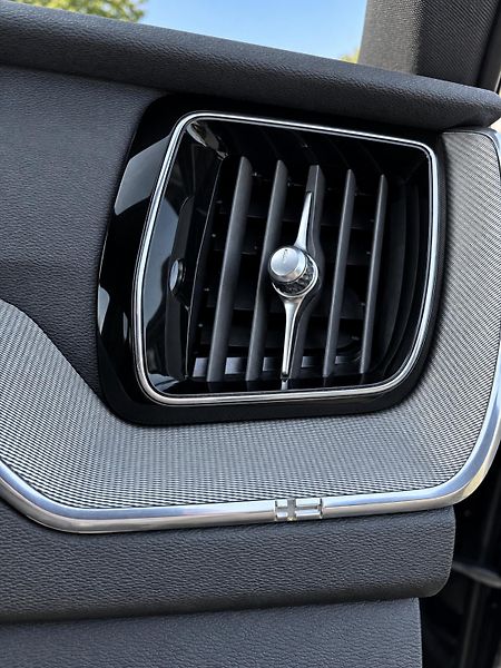 Volvo XC60 (2021) Mild-hybrid 220kW - fotka 18 z 30