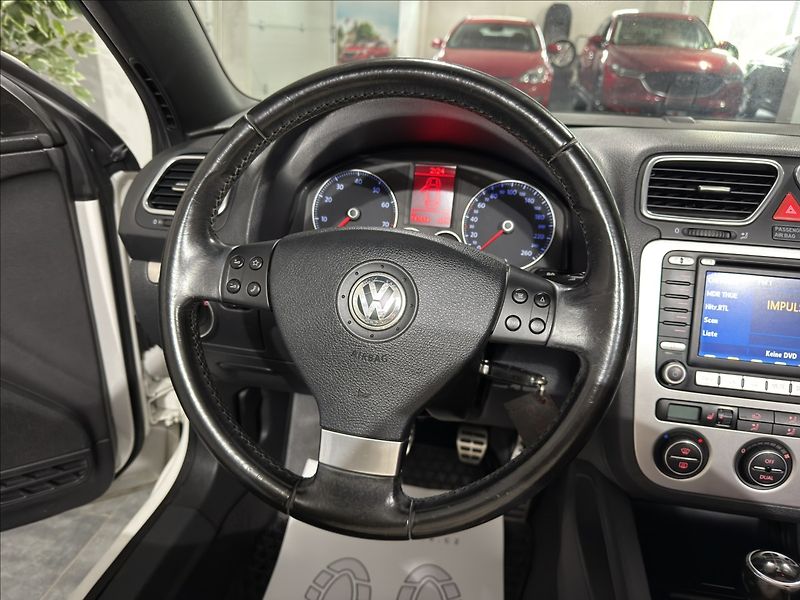 Volkswagen EOS 2,0   FSI ČERVENÁ KŮŽE BI-XEN - fotka 9 z 25