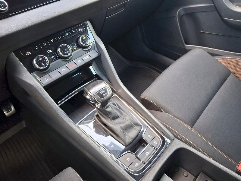 Škoda Karoq (2020) Scout DSG 4x4 2,0TDi 110kW - fotka 32 z 34