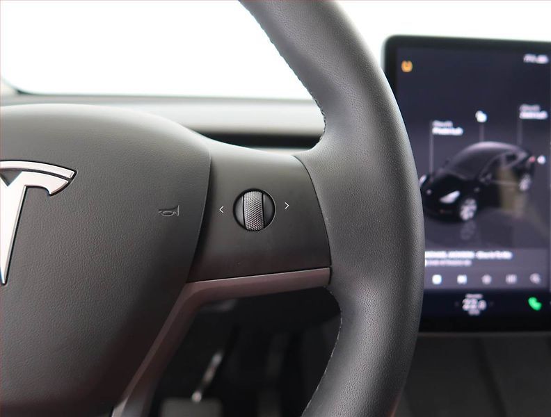 Tesla Model Y (2023) RWD LFP 60kWh, SoH 98% - fotka 16 z 33